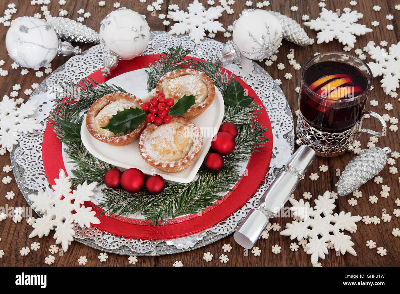 Christmas mince pie cakes with mulled wine, holly, winter greenery ...