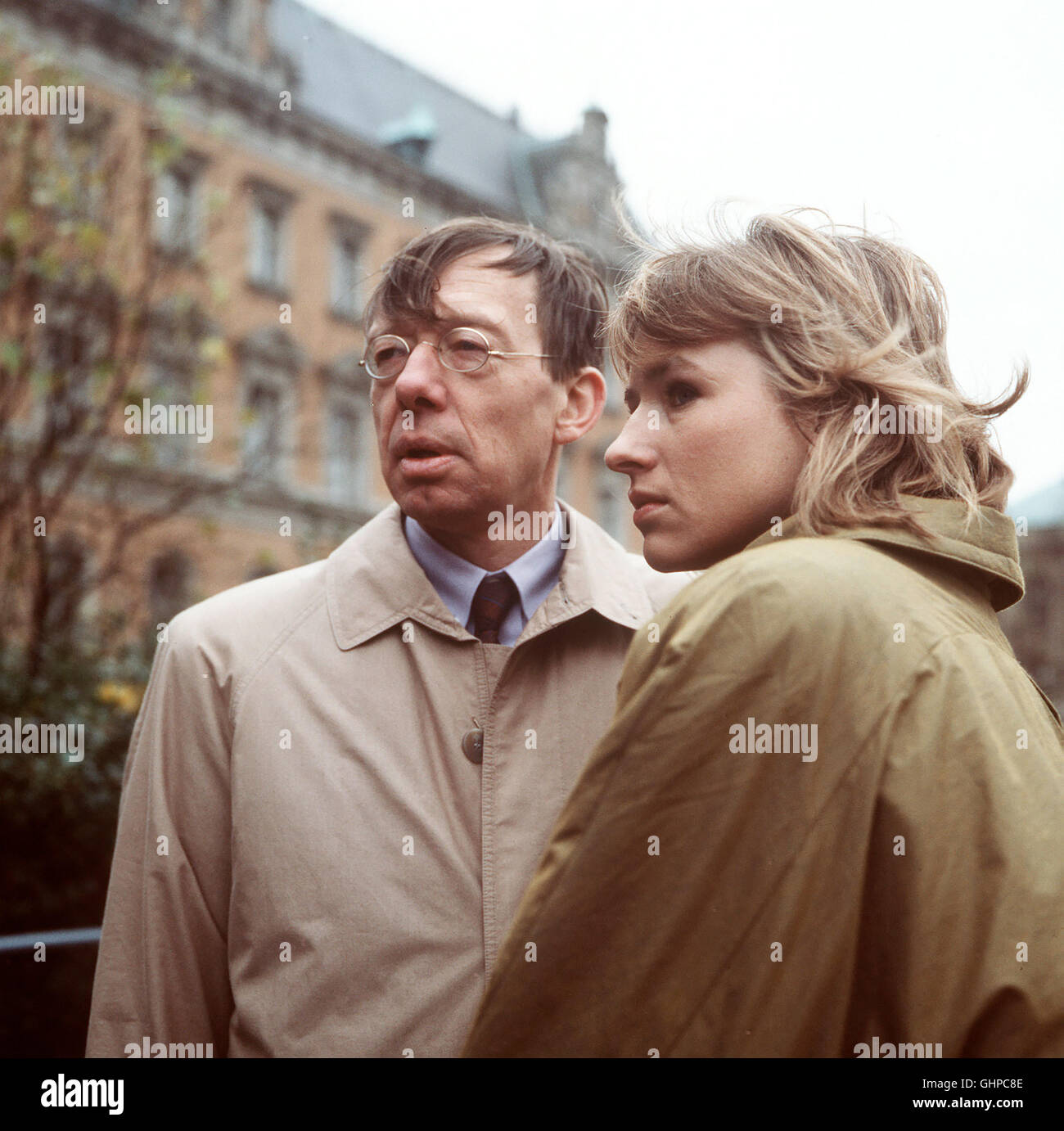 DER KLEINE STAATSANWALT Ein Staatsanwalt und eine Kriminalbeamtin