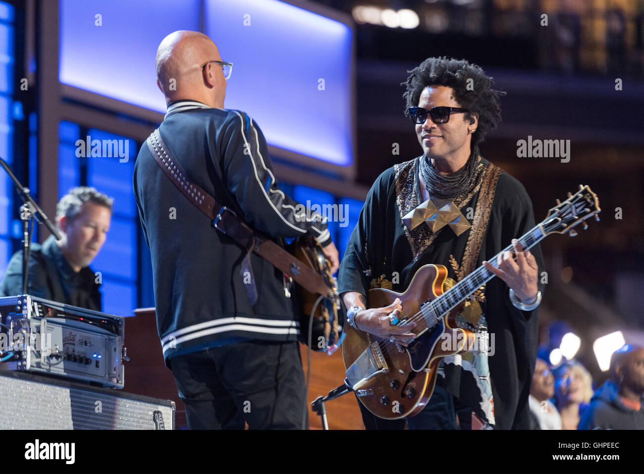 Singer Lenny Kravitz during a sound check before the start of the third day of the Democratic National Convention at the Wells Fargo Center July 27, 2016 in Philadelphia, Pennsylvania. Stock Photo
