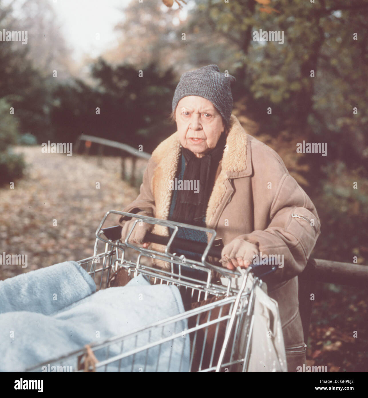 gesucht wird ricki forster - Foto: BRIGITTE MIRA als die obdachlose Lou aka. Teil 1 Stock Photo