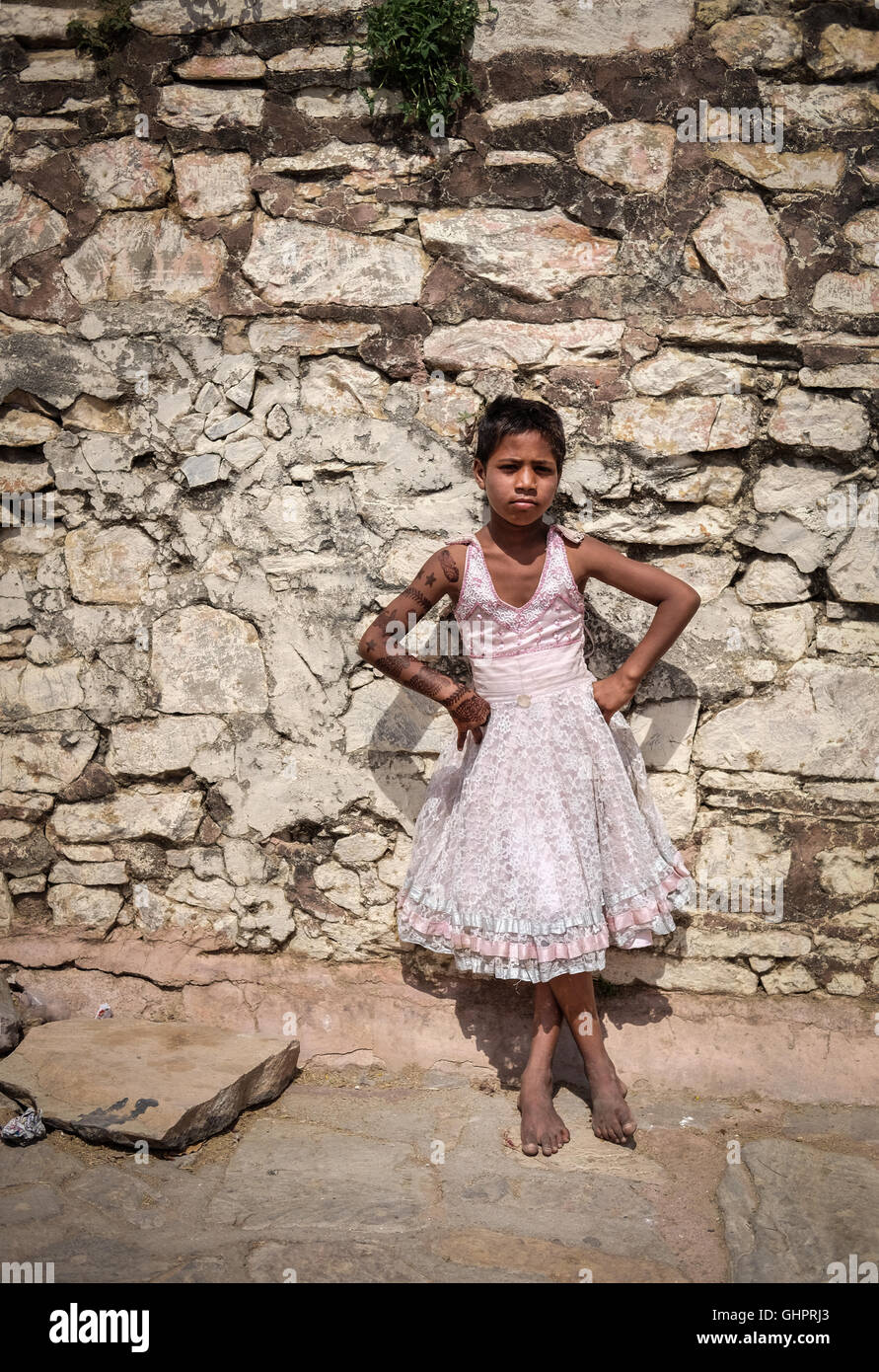 Poor child hi-res stock photography and images - Alamy
