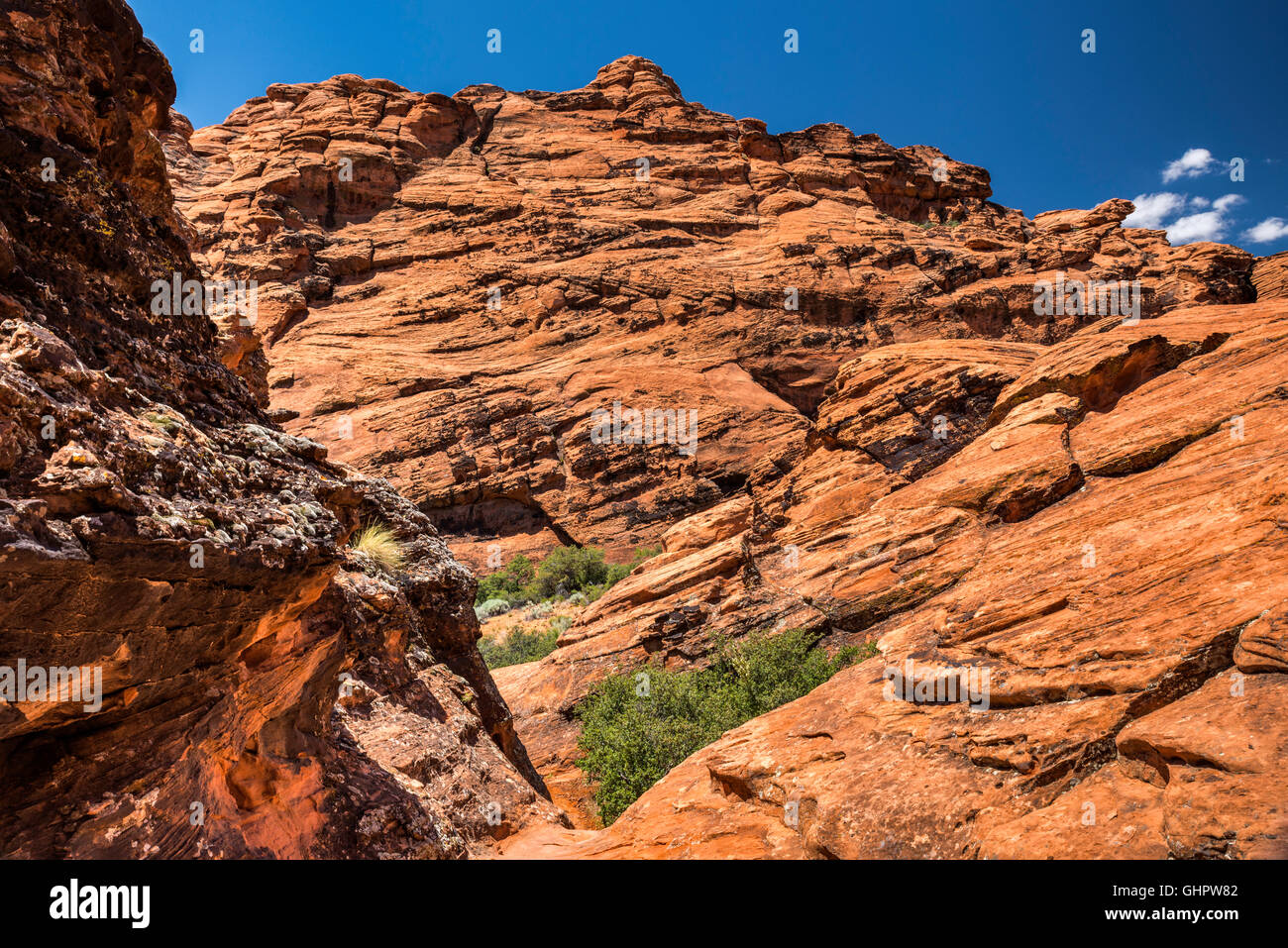 Crossbedding at Navajo Sandstone rock formations over Hidden Pinyon Trail at Snow Canyon State Park, Utah, USA Stock Photo