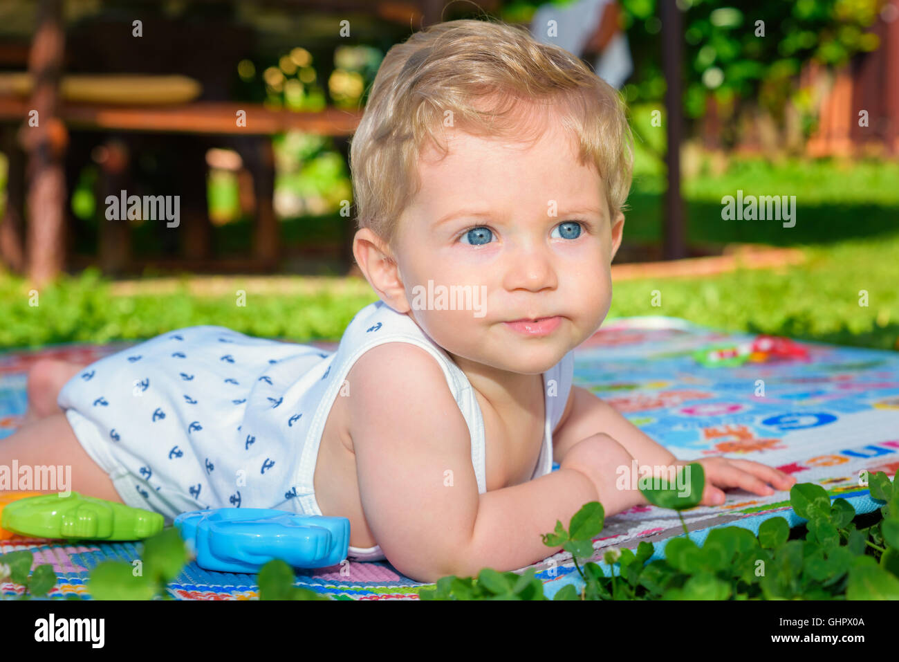 Infant crawl hi-res stock photography and images - Alamy