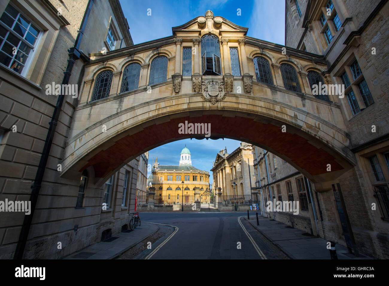 'Bridge of Sighs' walkway connecting two buildings of Hertford College over New College Lane, Oxford, Oxfordshire, England Stock Photo