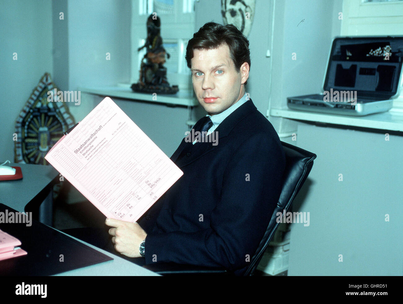 Neonnachte Der U Bahn Schlitzer Dr Kuhn Thomas Heinze Regie Peter Ily Huemer Stock Photo Alamy