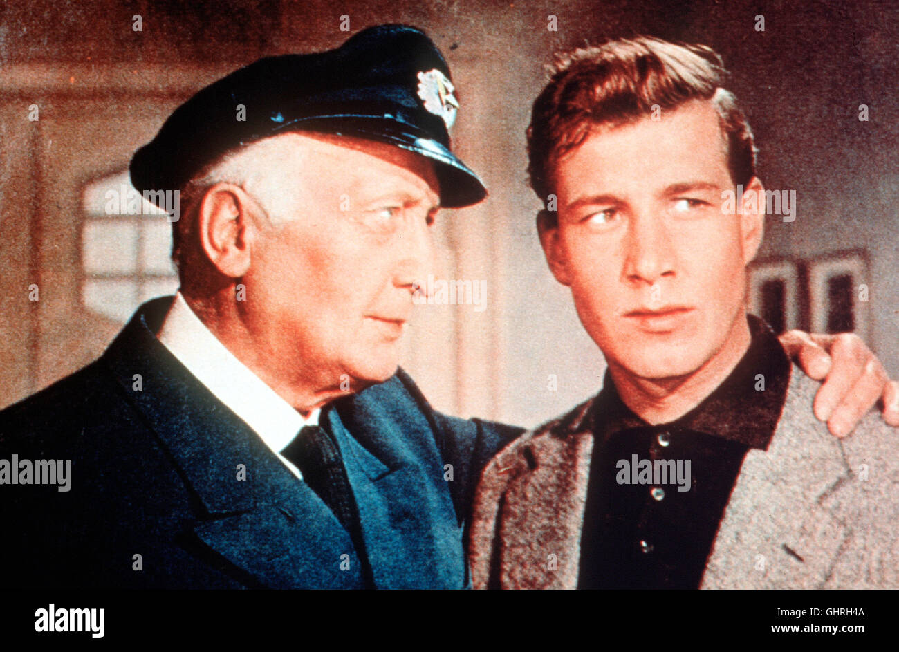 Das Herz Von St Pauli D 1957 Eugen York Jonny Jensen Hans Albers Mitte Ehemaliger Kapitan Zur See Hat Auf St Pauli Eine Alte Schifferkneipe Von Seinem Vater Geerbt Foto Johnny