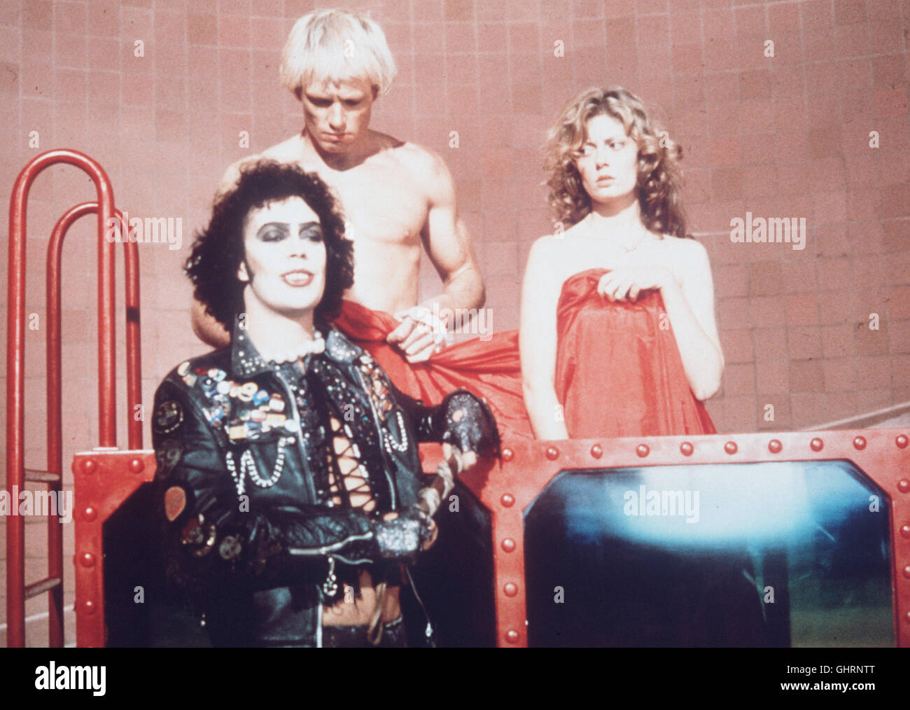DIE ROCKY HORROR PICTURE SHOW TIM CURRY (Dr. Frank N. Furter), PETER HINWOOD (Rocky Horror), SUSAN SARANDON (Janet Weiss) Regie: Jim Sharman aka. The Rocky Horror Picture Show Stock Photo