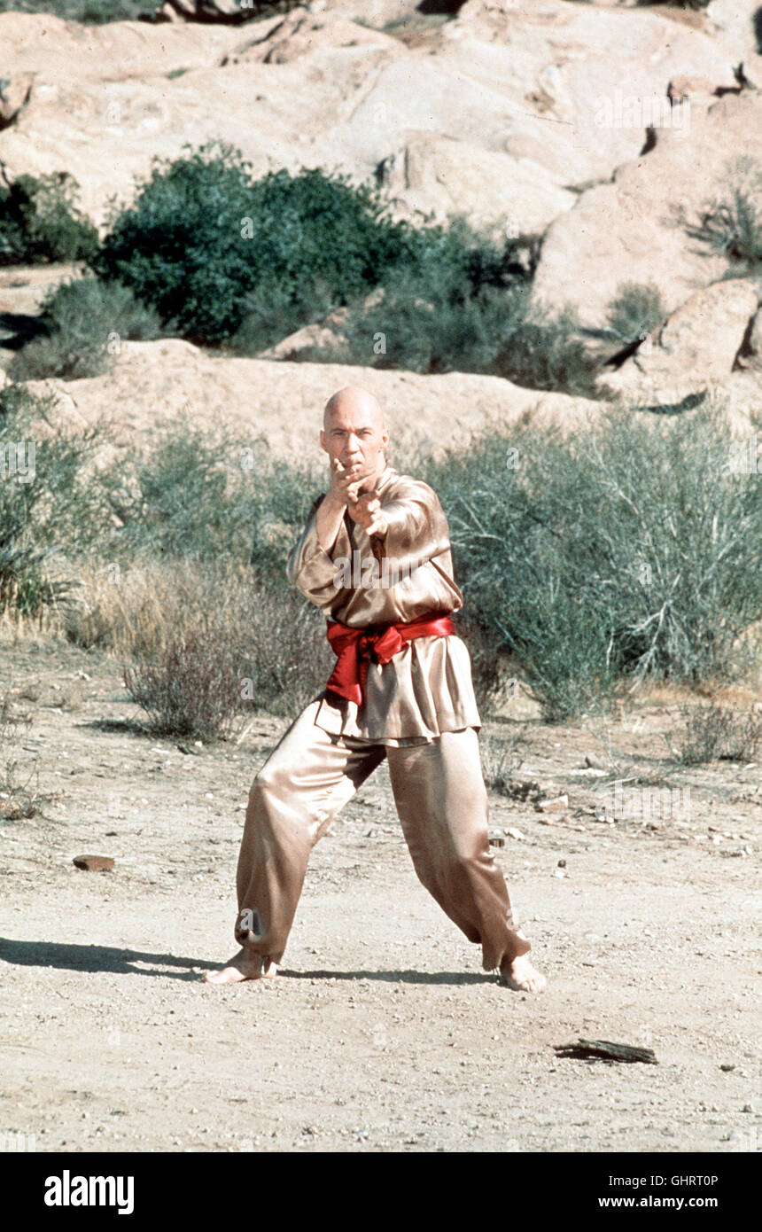 KUNG FU - DER FILM- Der Shaolin-Mönch Kwai Chang Caine (DAVID CARRADINE) lebt in den 80er Jahren des 19. Jahrhunderts als Lagerarbeiter im kalifornischen Sacramento, bis er von einem geheimnisvollen Mandschu zum Zweikampf herausgefordert wird. Regie: Richard Lang aka. Kung Fu - The Movie Stock Photo