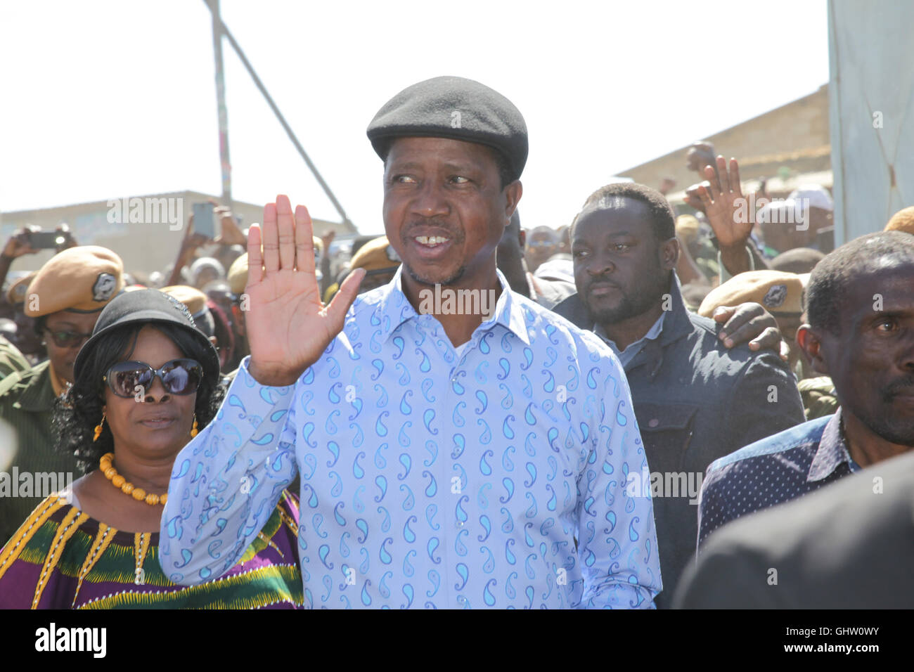 Lusaka, Zambia. 11th Aug, 2016. Zambian incumbent President, the presidential candidate of the ruling Patriotic Front (PF) Edgar Lungu arrives at a polling station to cast his vote in Lusaka, Zambia, Aug. 11, 2016. Polling started Thursday morning for Zambia's general elections and referendum. About 6.7 million registered voters are expected to cast their ballots at nearly 7,700 polling stations across the country, which opened from 6 a.m to 6 p.m. Credit:  Peng Lijun/Xinhua/Alamy Live News Stock Photo