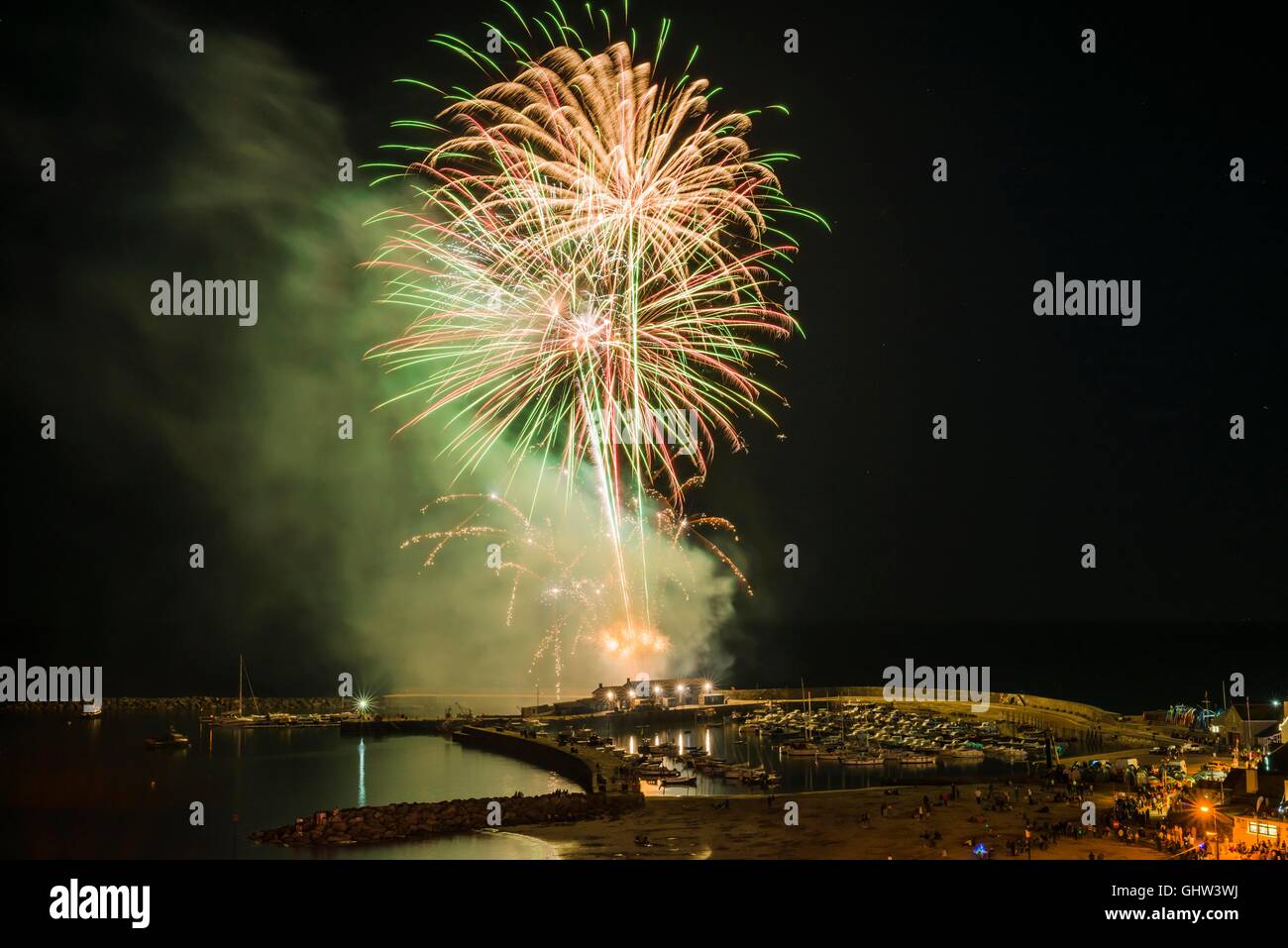Lyme Regis, Dorset, UK. 11th Aug, 2016. A spectacular fireworks display