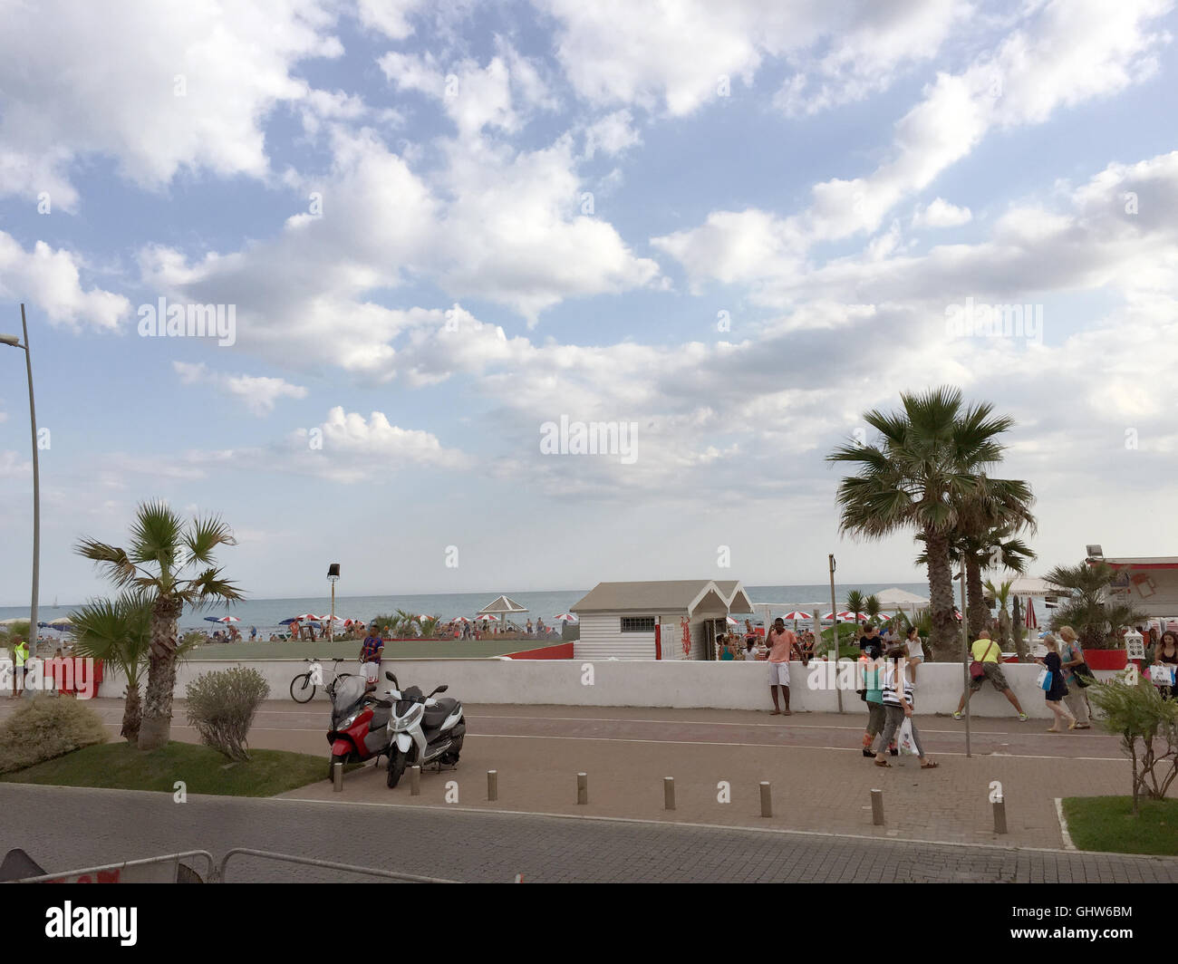 Rome, Italy. 7th Aug, 2016. View of a public bathing beach in Ostia near Rome, Italy, 7 August 2016. The booming business of public bathing beaches also brought illegal construction and corruption. Now, the EU wants to rid the leaseholders of their licences. PHOTO: SABINE DOBEL/dpa/Alamy Live News Stock Photo