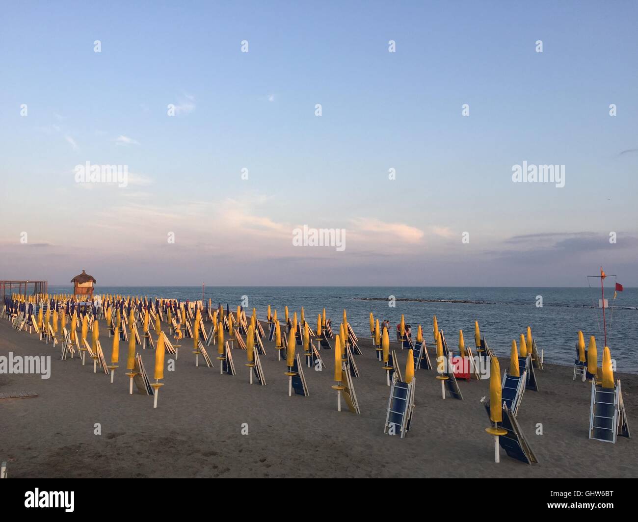 Rome, Italy. 7th Aug, 2016. View of a public bathing beach in Ostia near Rome, Italy, 7 August 2016. The booming business of public bathing beaches also brought illegal construction and corruption. Now, the EU wants to rid the leaseholders of their licences. PHOTO: SABINE DOBEL/dpa/Alamy Live News Stock Photo