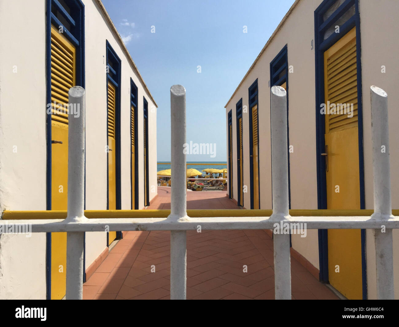 Rome, Italy. 7th Aug, 2016. Changing rooms at a public bathing beach in Ostia near Rome, Italy, 7 August 2016. The booming business of public bathing beaches also brought illegal construction and corruption. Now, the EU wants to rid the leaseholders of their licences. PHOTO: SABINE DOBEL/dpa/Alamy Live News Stock Photo