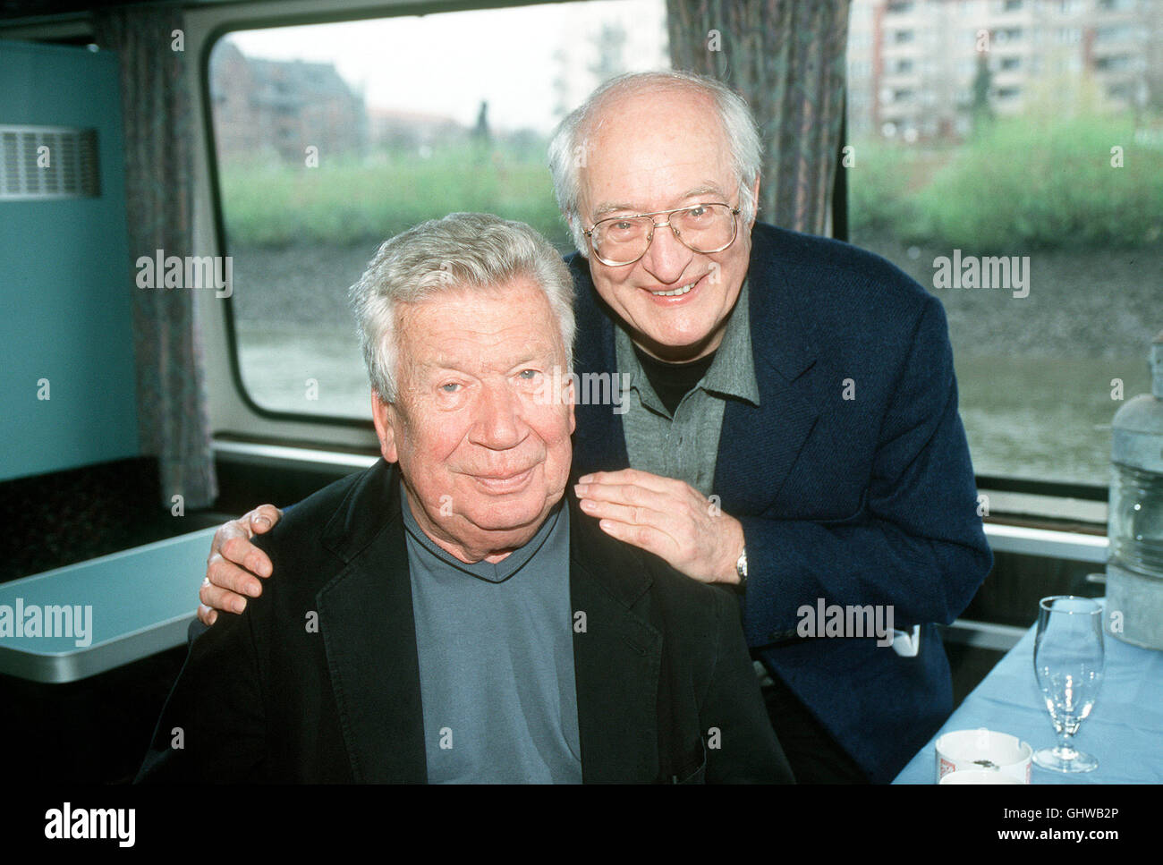 DER GROSSE HEINZ REINCKE-ABEND- Am 28. Mai wird HEINZ REINCKE 75 Jahre alt. N3 ehrt den großen Schauspieler am Tag zuvor mit einem großen Nordabend. In der unterhaltsamen Werkschau präsentiert EBERHARD MÖBIUS, Hamburger Autor und "Theater-Schiff"-Besitzer, zahlreiche Ausschnitte aus Film- und Fernsehproduktionen... Stock Photo