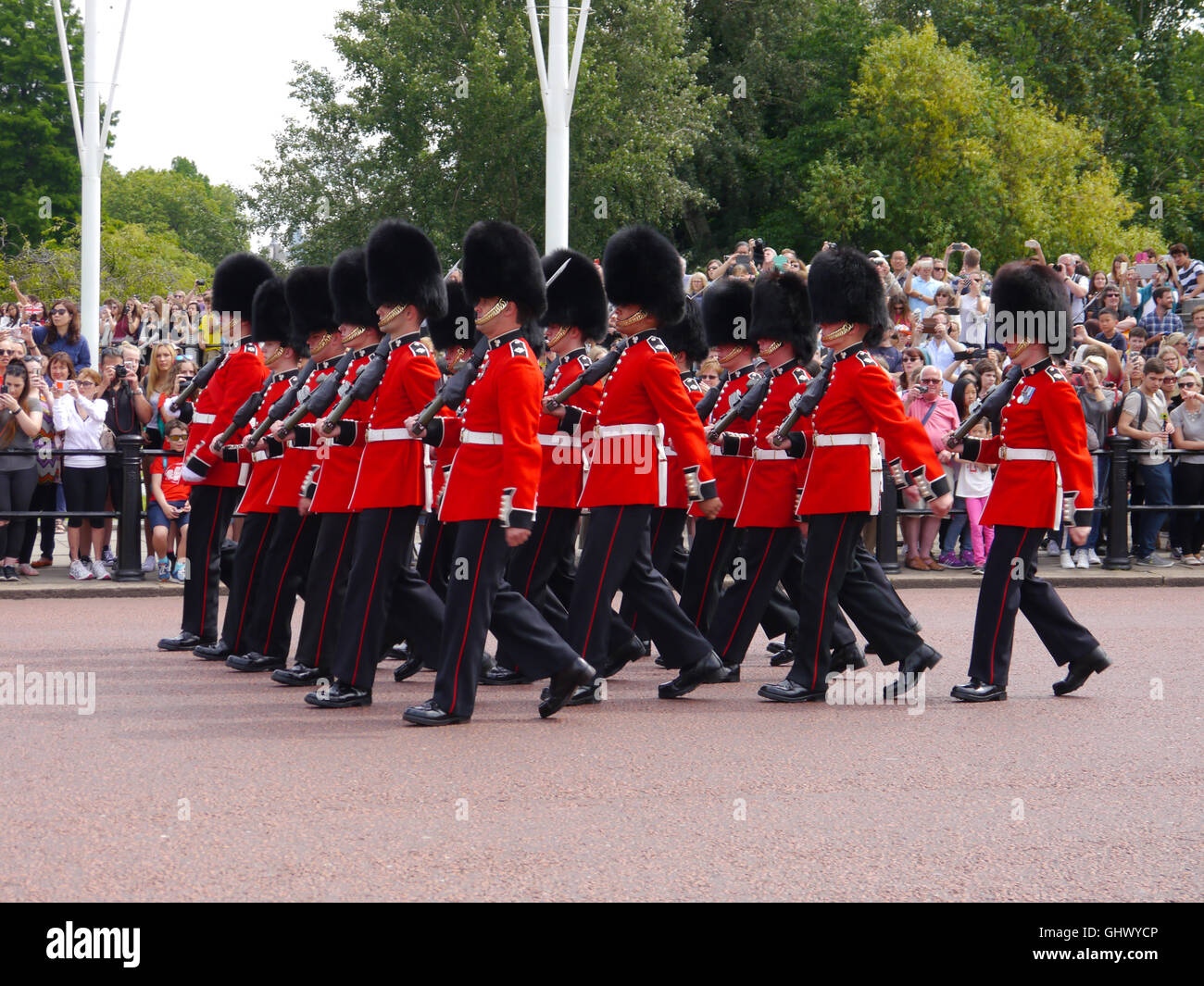 1st Battalion Royal Welsh Fusiliers march towards Buckingham Palace in preparation for the changing of the guard. Stock Photo