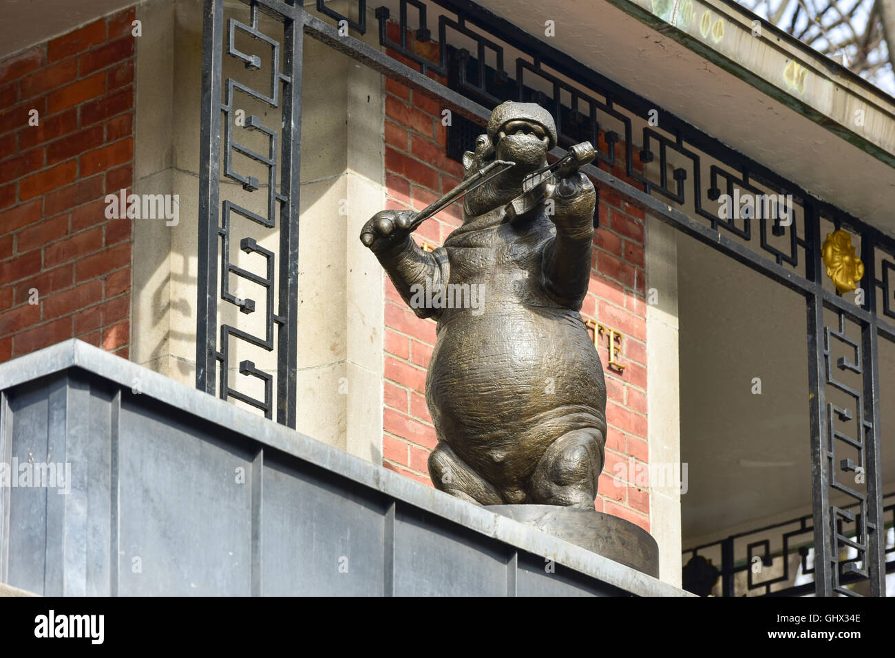 Delacorte Music Clock by the Central Park Zoo in Manhattan. It is a threetiered mechanical