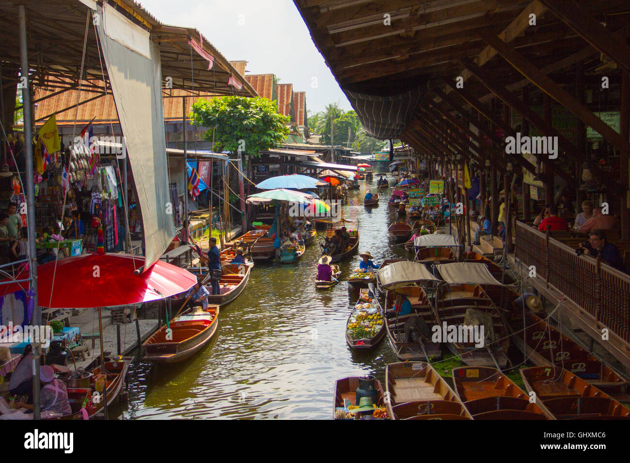 Floating market in Bangkok, Taling Chan market Stock Photo Alamy