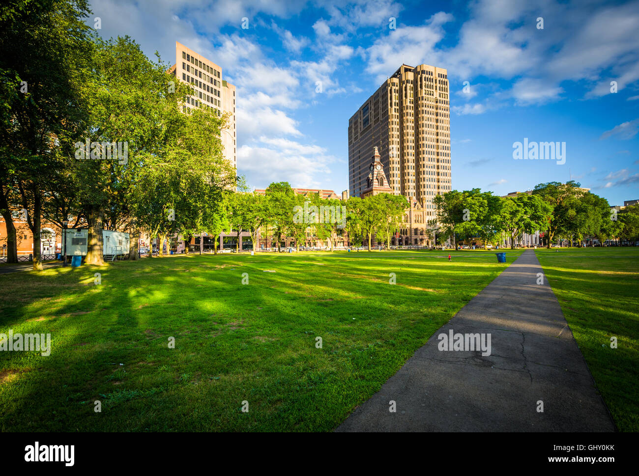 Walkway at the New Haven Green and buildings in downtown, in New Haven, Connecticut Stock Photo