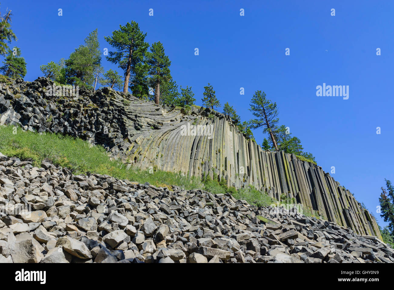 special-geology-of-basalt-in-devils-postpile-national-monument-near