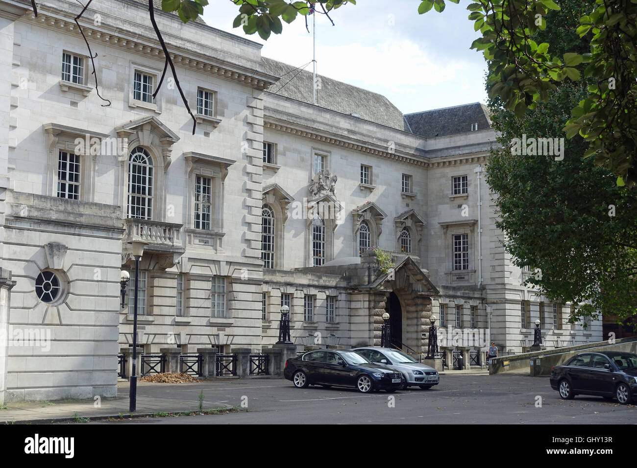 A view of the front entrance to Inner London Crown Court in London Stock Photo