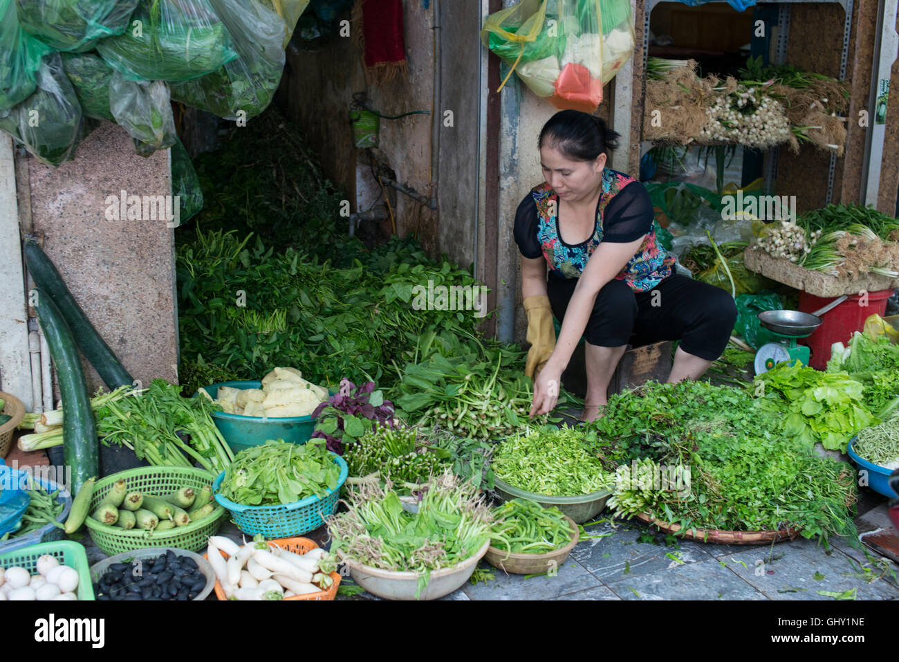 Vietnamese woman selling vegetables, Old City, Hanoi Stock Photo