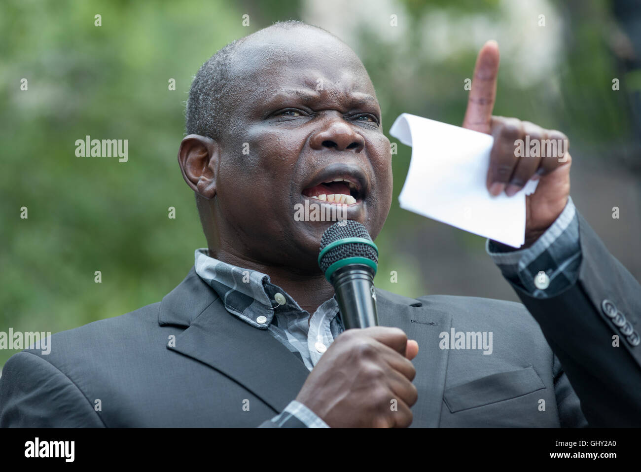 New York, USA. 11th August, 2016. Pagan Amum, former Secretary General of the ruling Sudan People's Liberation Movement (SPLM) and now leader of the SPLM-Former Detainees faction, speaks at the rally. Credit:  PACIFIC PRESS/Alamy Live News Stock Photo