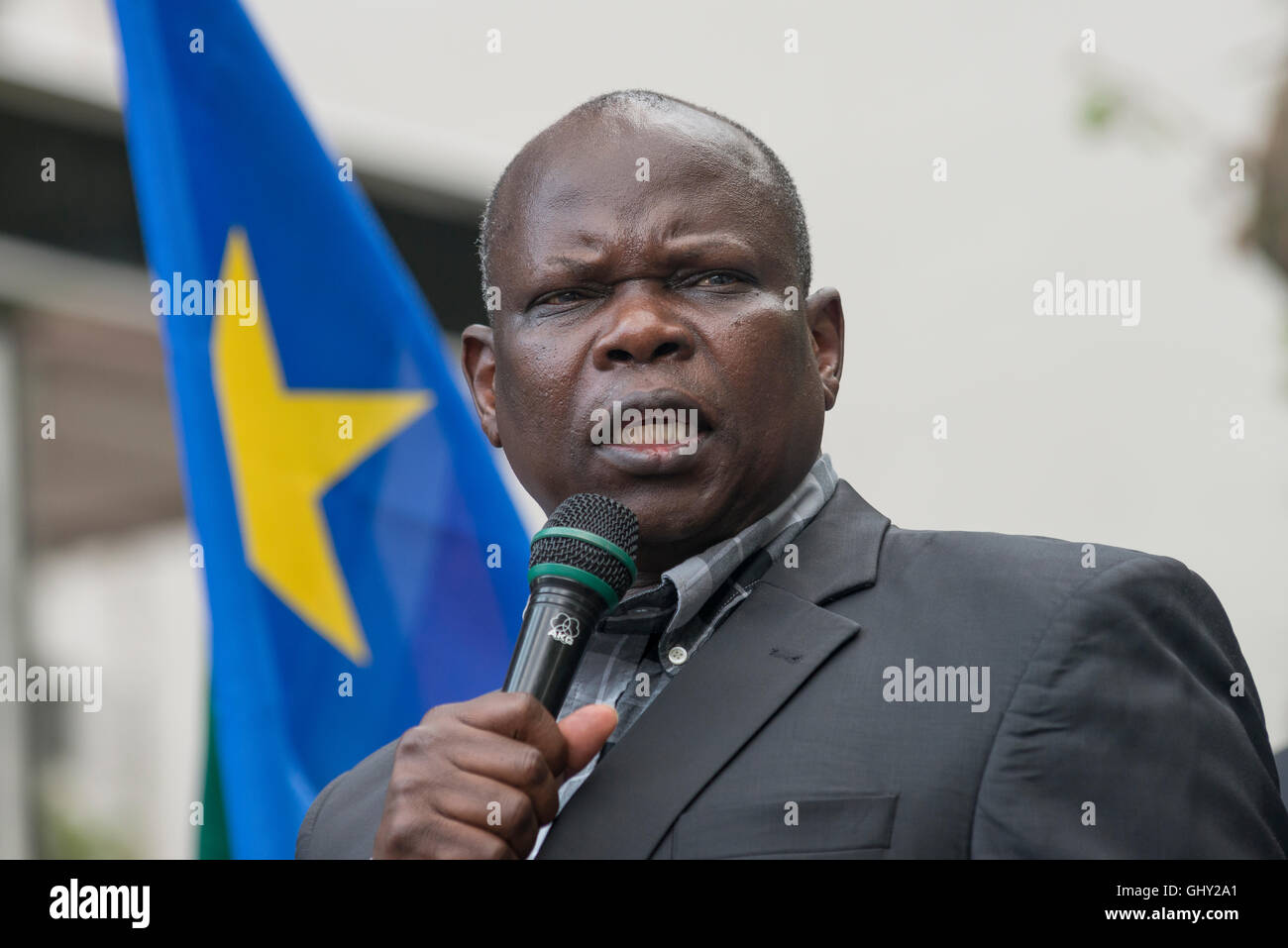 New York, USA. 11th August, 2016. Pagan Amum, former Secretary General of the ruling Sudan People's Liberation Movement (SPLM) and now leader of the SPLM-Former Detainees faction, speaks at the rally. Credit:  PACIFIC PRESS/Alamy Live News Stock Photo