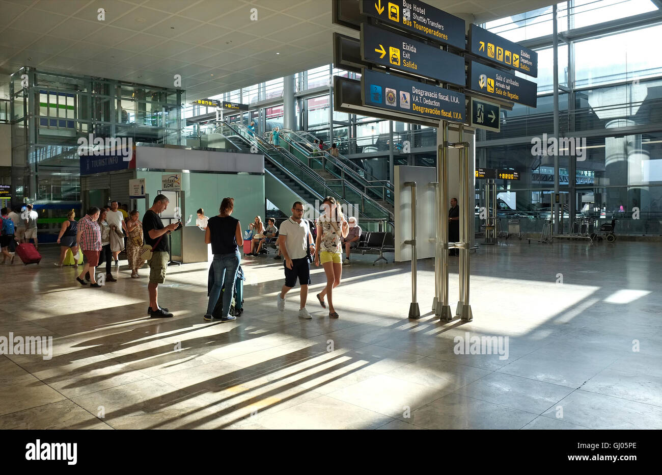 starosti impuls Námořník alicante airport arrivals Nepolapitelný Walter  Cunningham nedostatečné