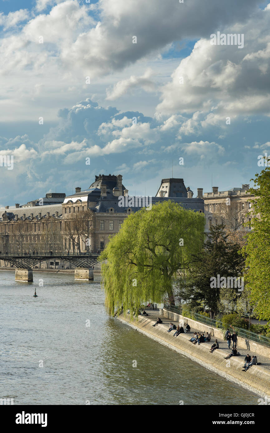 the Île de la Cité, Pont des Arts & Palais du Louvre, Paris, France Stock Photo