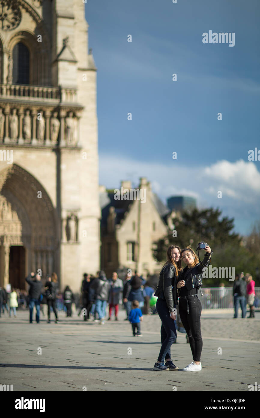 tourists taking selfies in front of Cathedrale Notre Dame, Île de la Cité, Paris, France Stock Photo