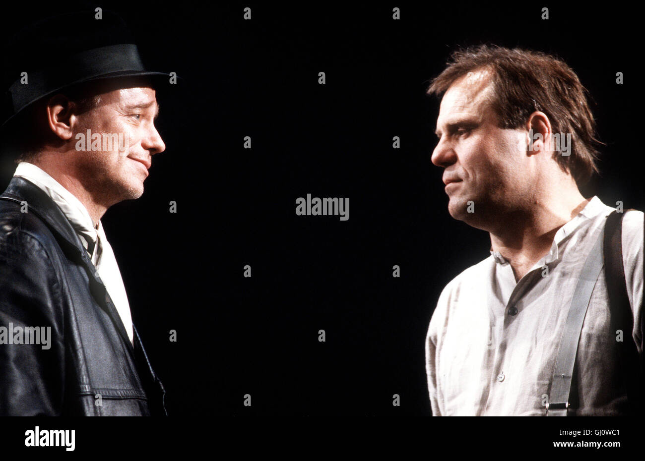 WILHELM TELL- Aufzeichnung einer Aufführung aus dem Burgtheater. Bild: JOSEF BIERBICHLER als Wilhelm Tell und GERT VOSS (li.)als Geßler aka. Schauspiel von Friedrich Schiller Stock Photo