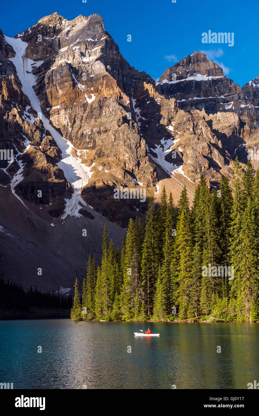 Canoeist in Moraine Lake, Banff National Park, Alberta, Canada Stock Photo