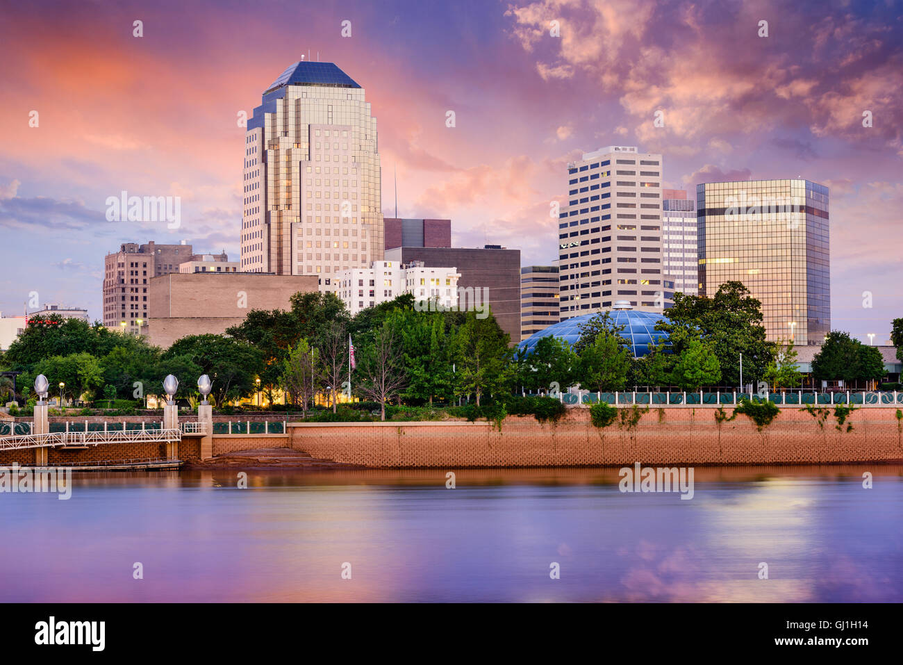 Shreveport, Louisiana, USA downtown skyline on the Red River. Stock Photo