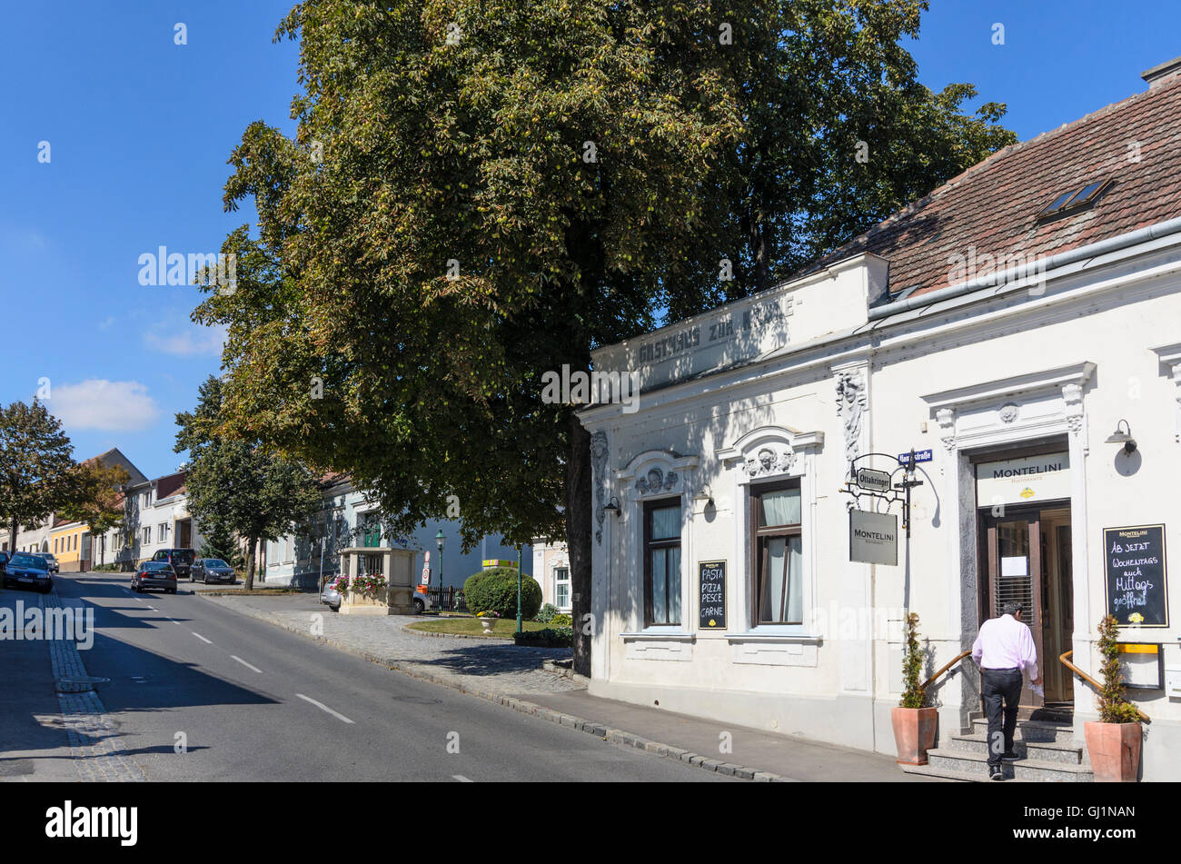 Hagenbrunn: restaurant  'Gasthaus zur Krone' at main street, Austria, Niederösterreich, Lower Austria, Weinviertel Stock Photo