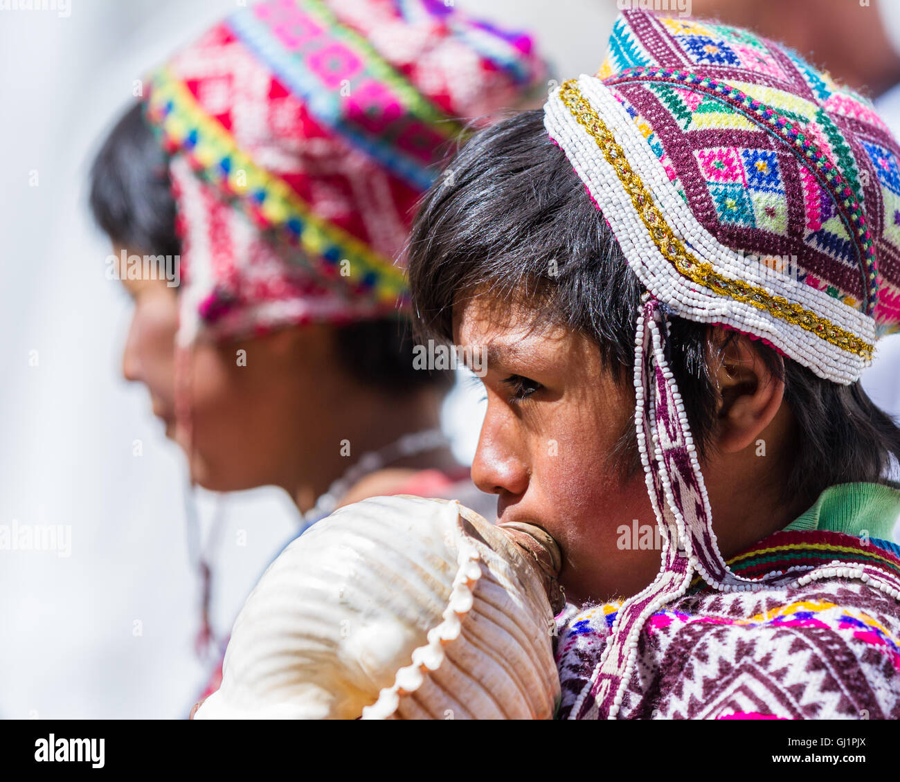 Child with conch shell hi-res stock photography and images - Alamy