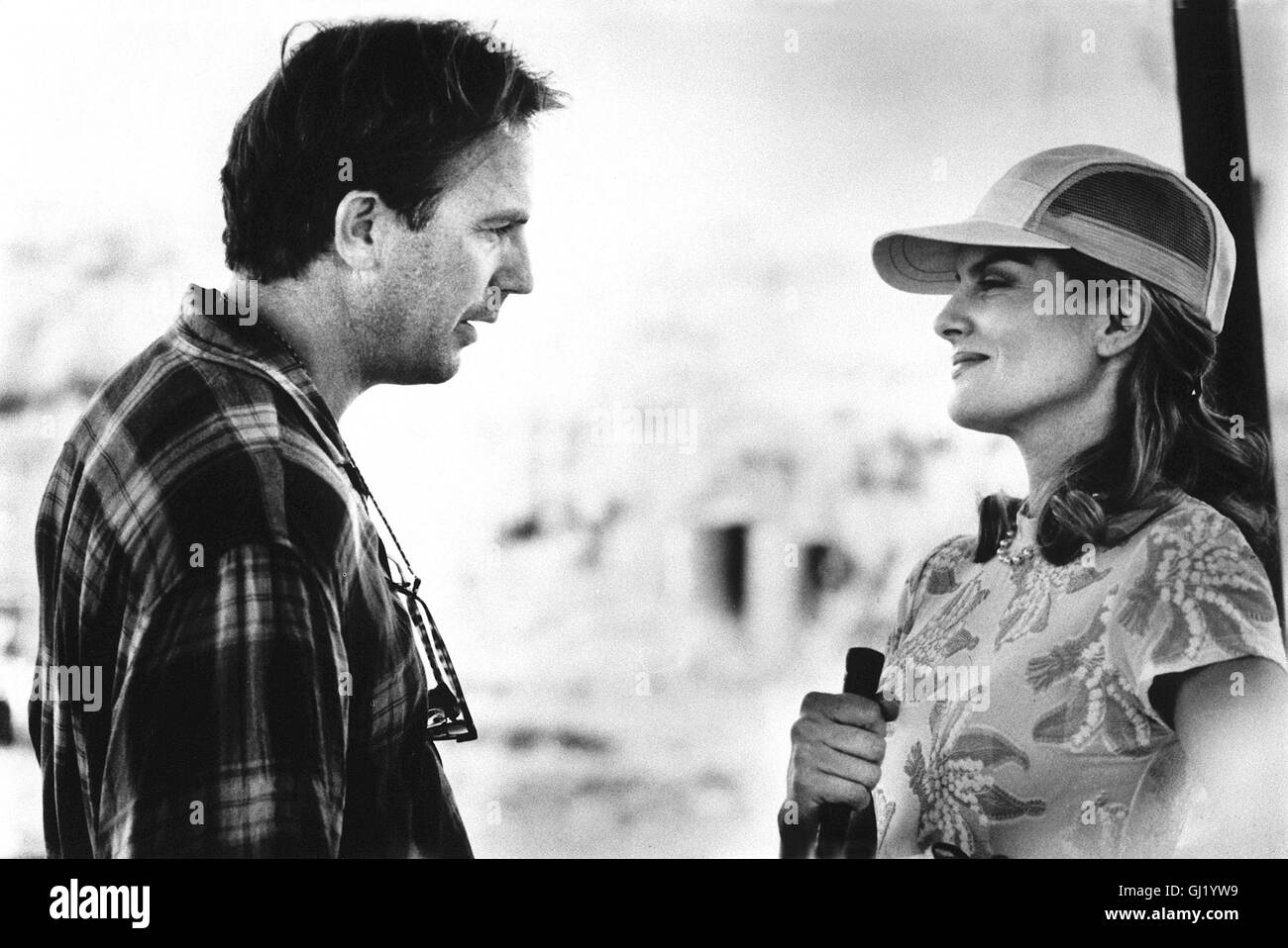 KEVIN COSTNER, RENE RUSSO POSTER, TIN CUP, 1996 Stock Photo. 