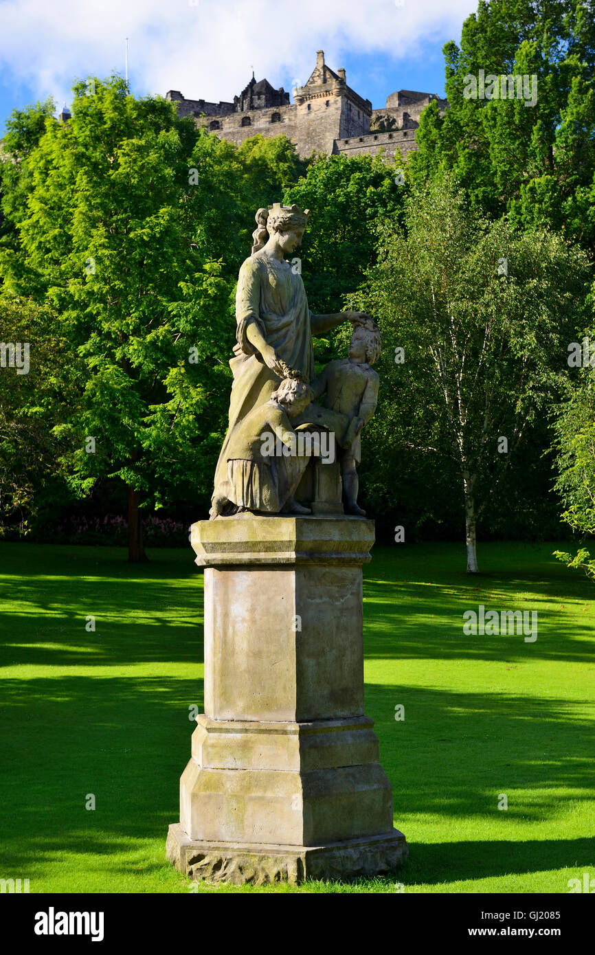 Statue in from Princes Street Gardens, with Castle in background, Edinburgh, Scotland Stock Photo
