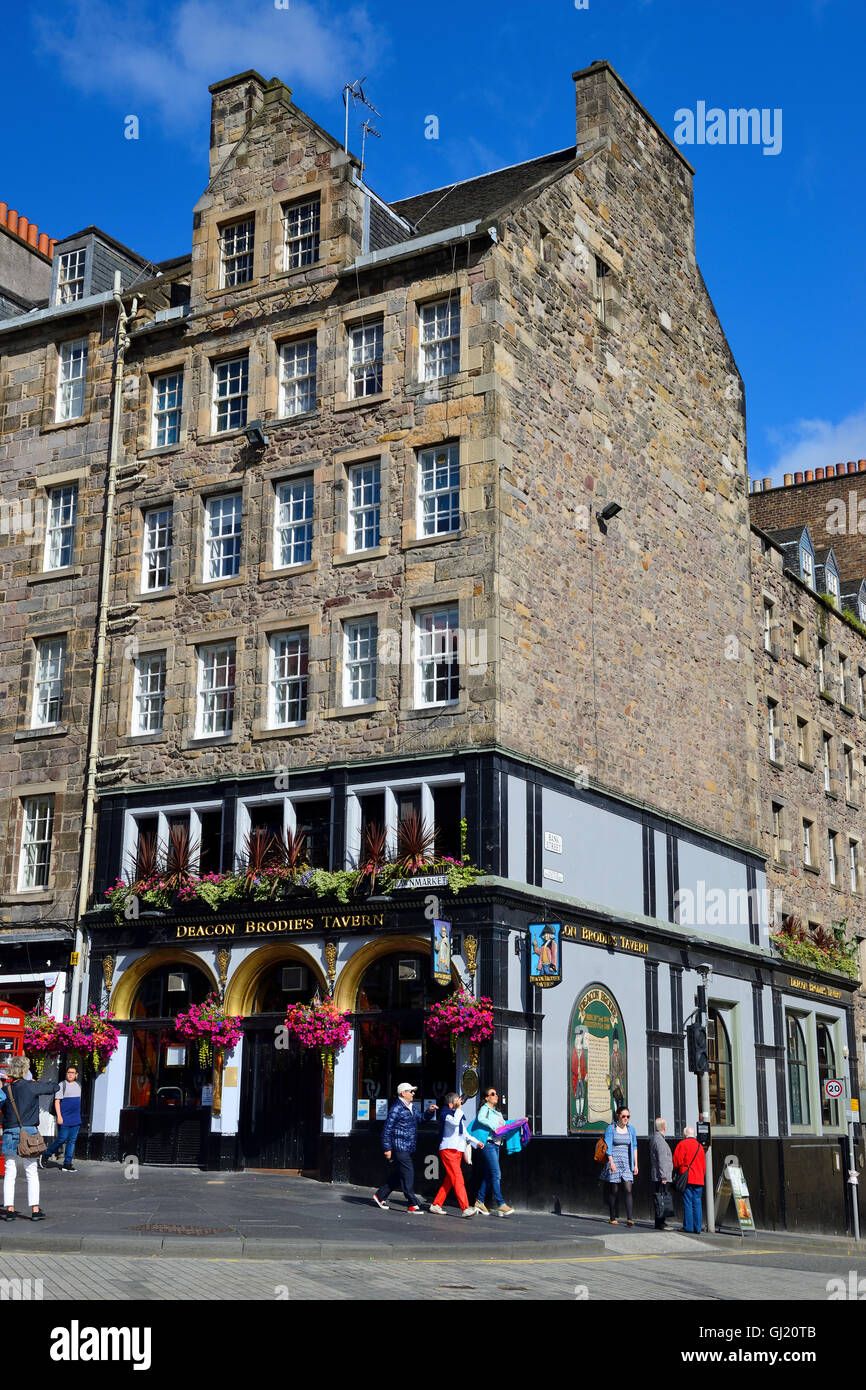 Deacon Brodie's Tavern on the Royal Mile, Edinburgh, Scotland Stock Photo