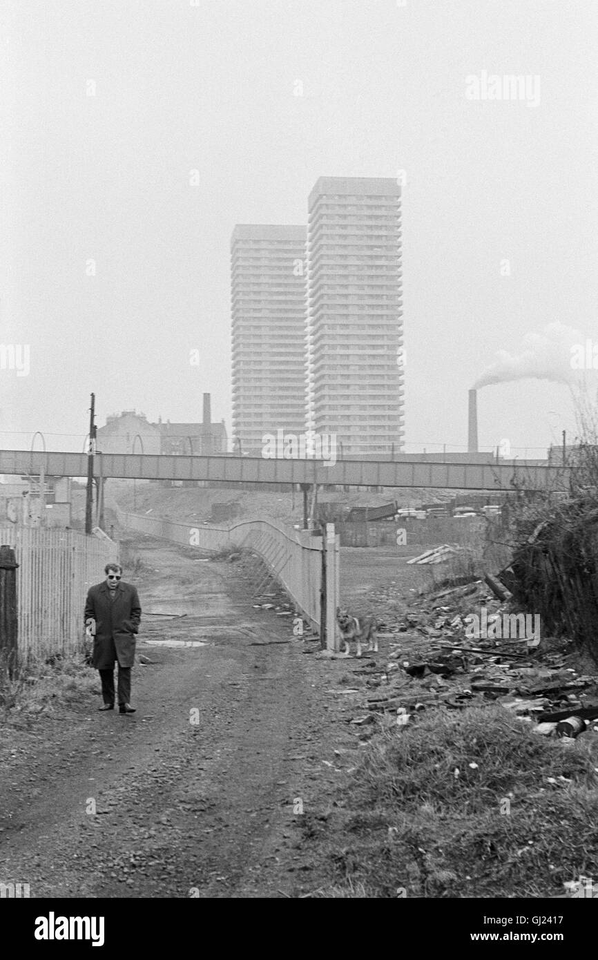 Man walking on footpath in east End of Glasgow. Bellfield Bridge is in the background Stock Photo