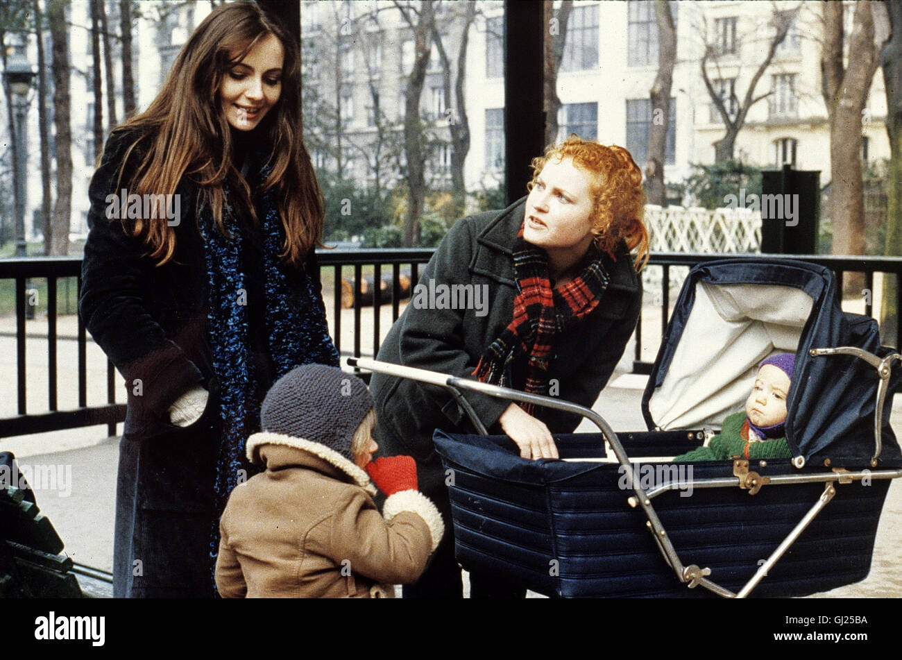 DIE EINE SINGT, DIE ANDERE NICHT