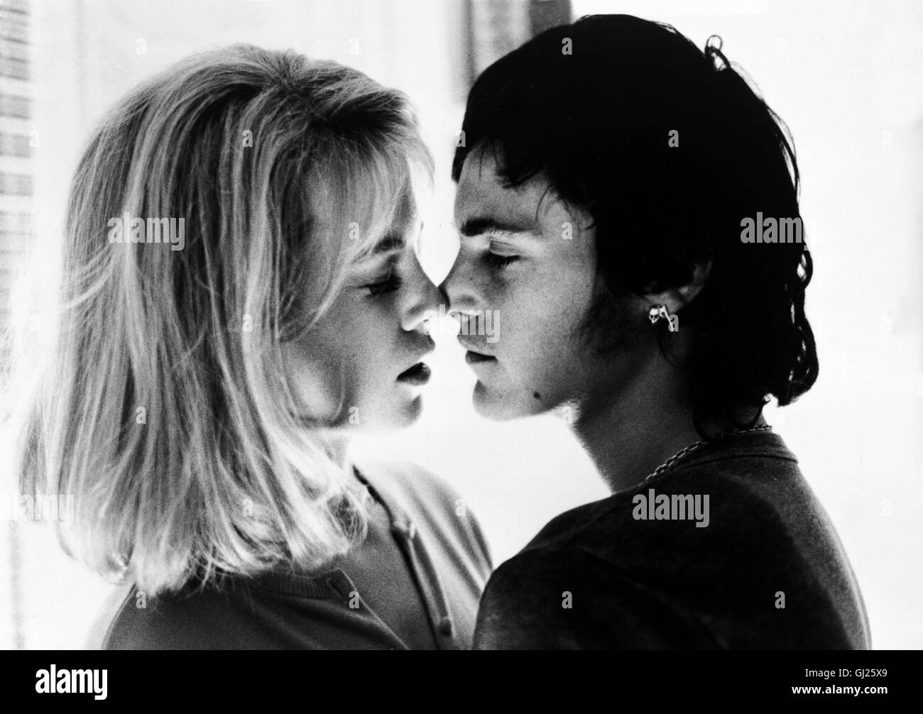Szene: NICOLE KIDMAN und JOAQUIN PHOENIX Regie: Gus Van Sant aka. To Die  For Stock Photo - Alamy, image size:1300x1006