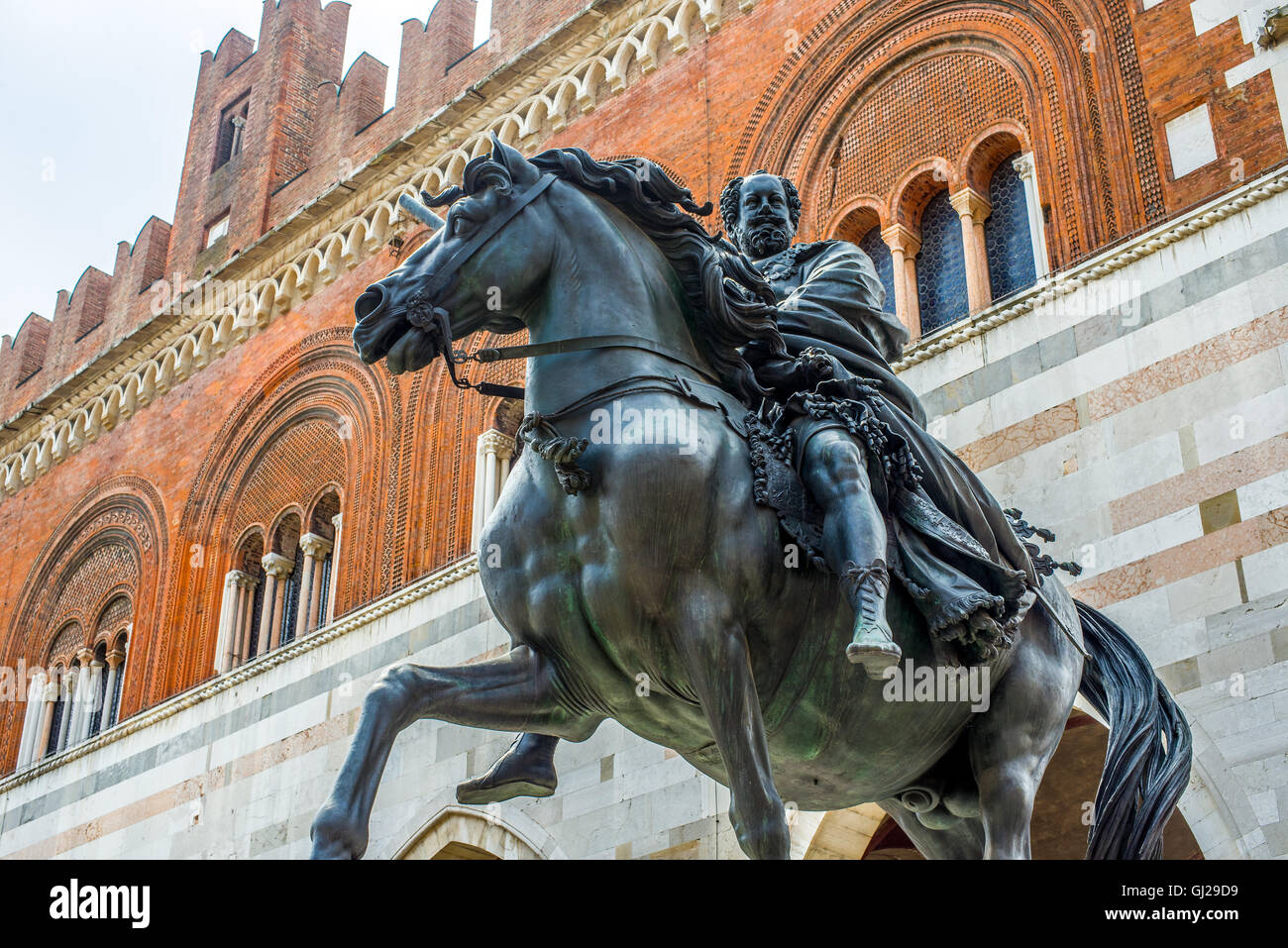Palazzo Gotico and the equestrian statue of Ranuccio Farnese in Piazza Cavalli of Piacenza. Emilia-Romagna. Italy. Stock Photo