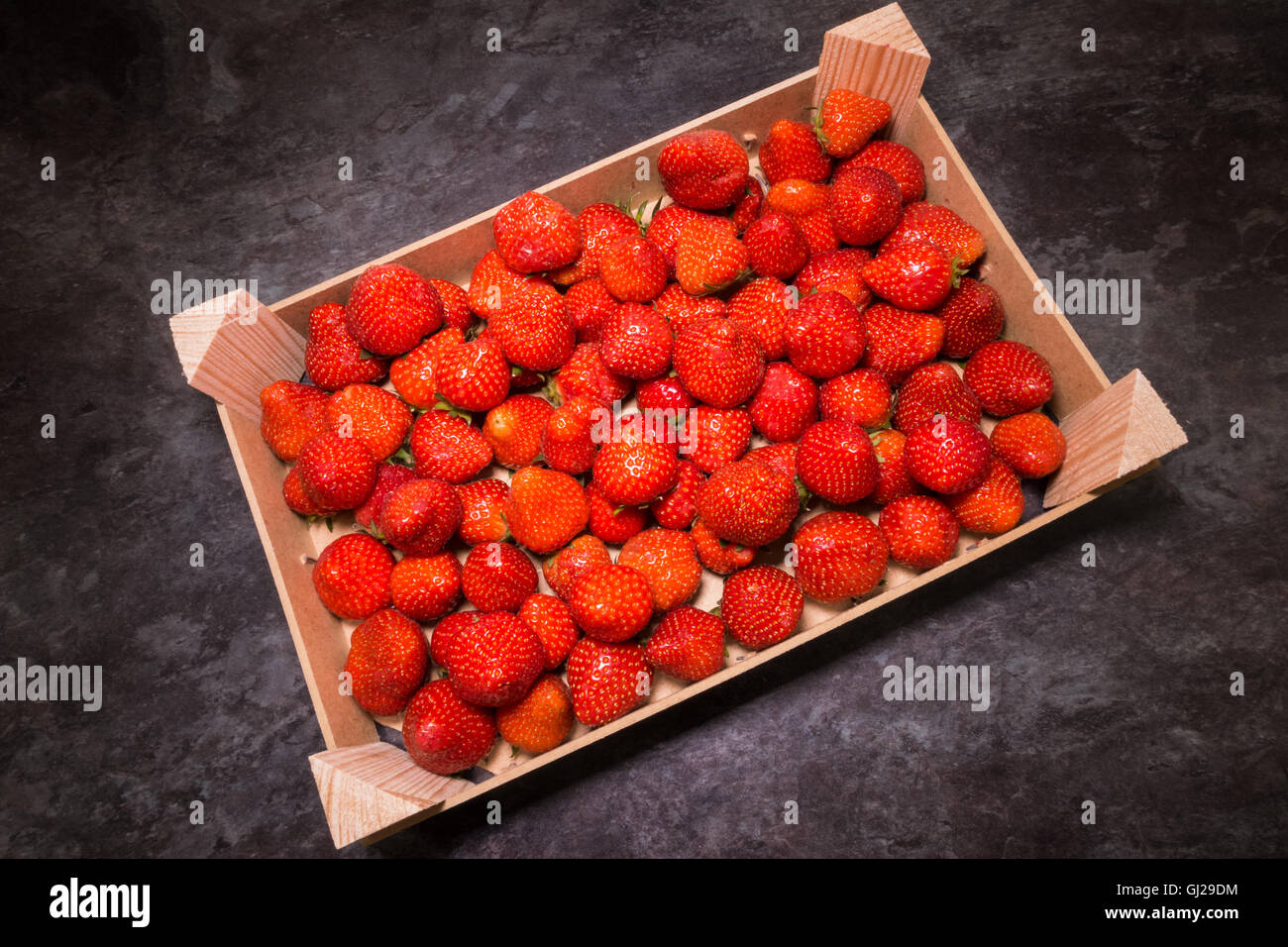A wooden box full of ripe whole strawberries Stock Photo - Alamy