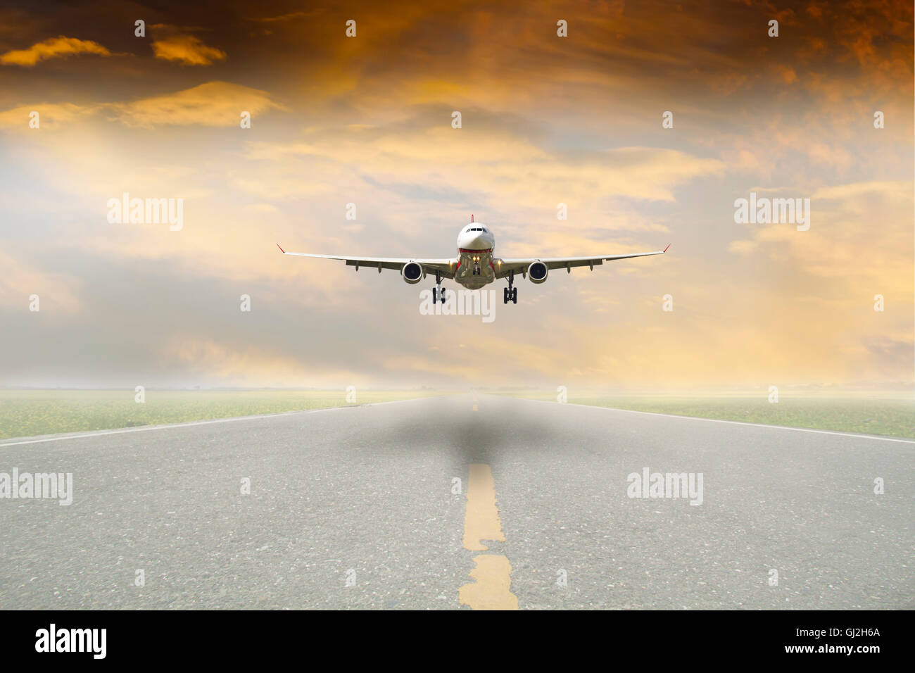 Landing airplane in fog hi-res stock photography and images - Alamy
