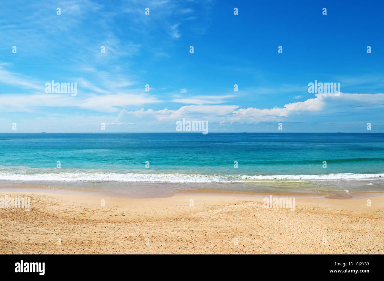 ocean, sandy beach and blue sky Stock Photo - Alamy