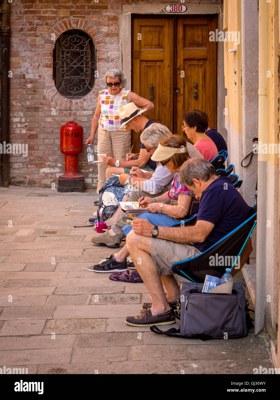 Students in class drawing hires stock photography and images Alamy