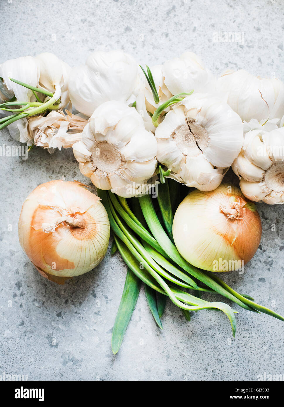 Overhead view of onions and garlic bulbs Stock Photo Alamy
