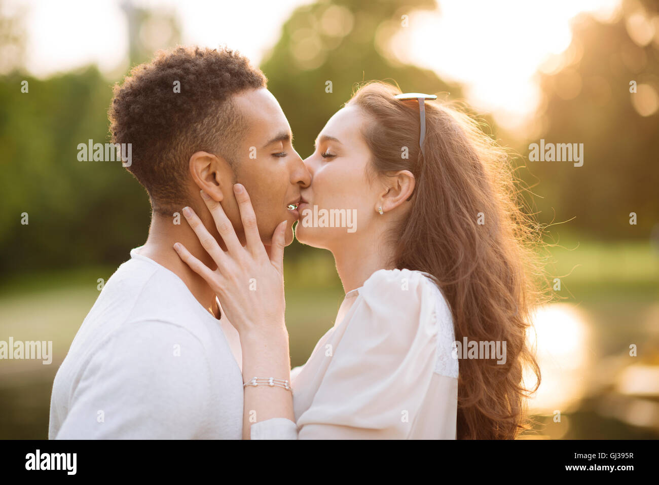 Kissing sunlight hi-res stock photography and images - Alamy