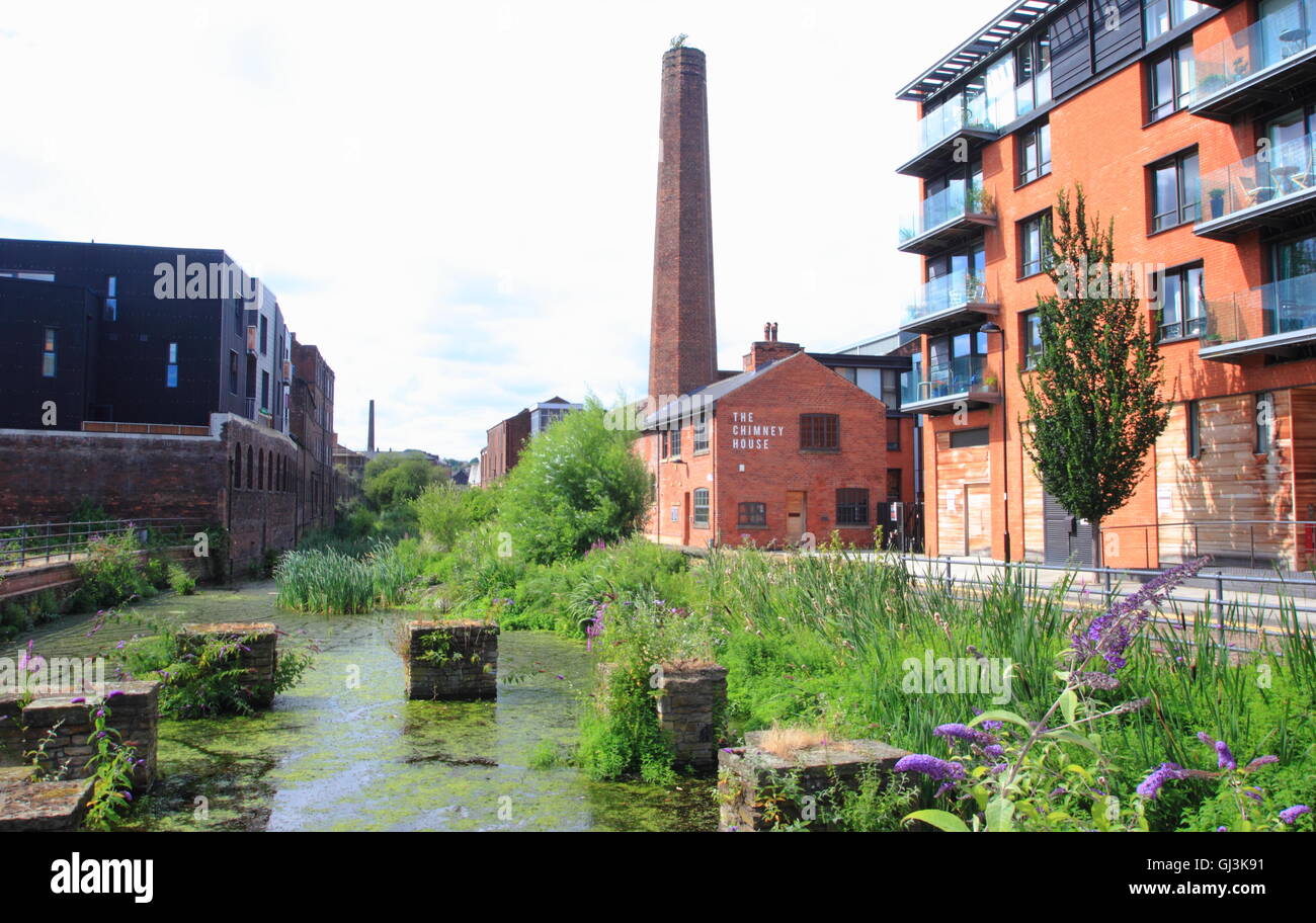 Apartments (r) overlooking the River Don looking to industrial heritage landmarks in Kelham Island area of City of Sheffield, UK Stock Photo