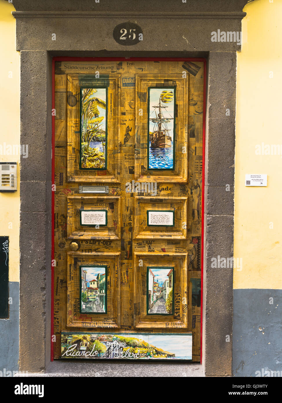 dh Rua de Santa Maria FUNCHAL MADEIRA Decorative colourful painted doors buildings door Stock Photo